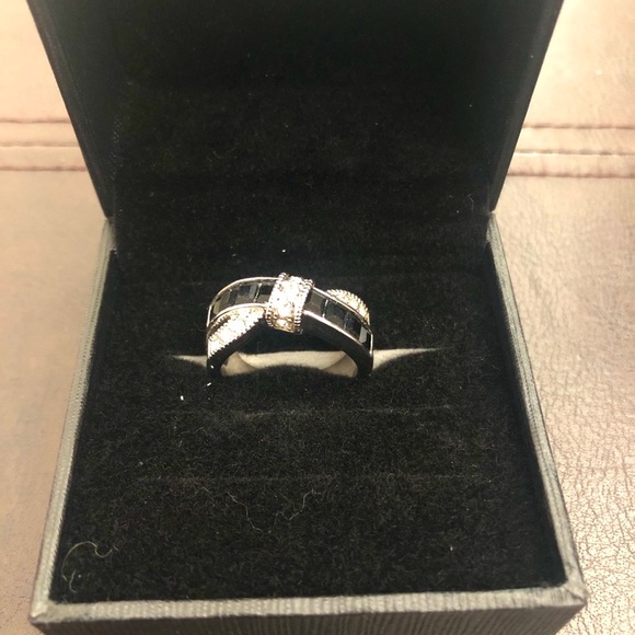 Silver ring with white and black stones - Picture 8 of 12